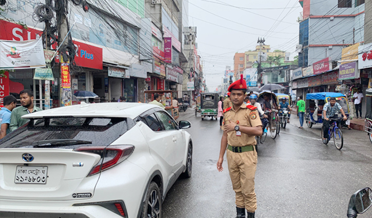 ইবি শিক্ষার্থীদের ট্রাফিক নিয়ন্ত্রণ ও পরিচ্ছন্নতা কর্মসূচি