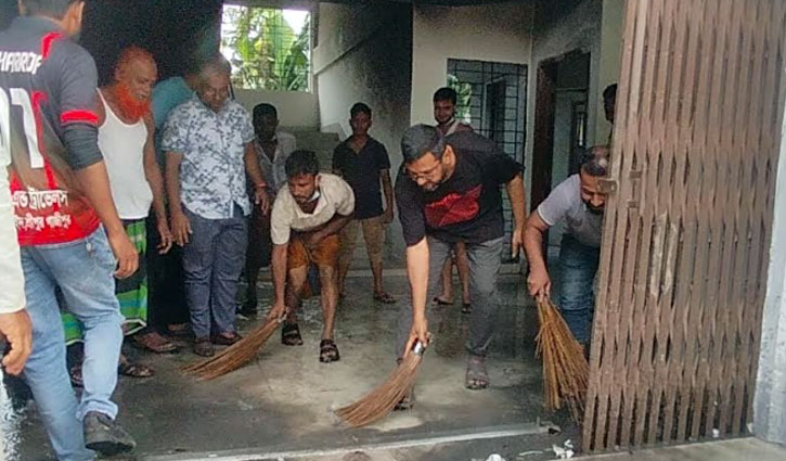 মাওনা হাইওয়ে থানার ধ্বংসস্তুপ সরালো বিএনপি কর্মীরা