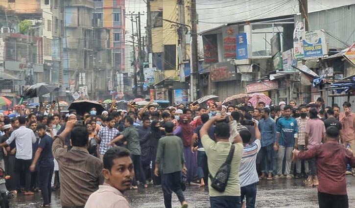 লক্ষ্মীপুরে আন্দোলনকারীদের সঙ্গে ছাত্রলীগ-যুবলীগের ধাওয়া-পাল্টা ধাওয়া