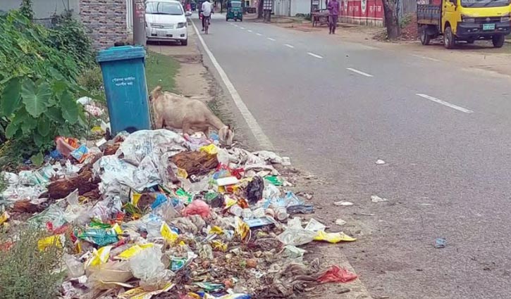 আবর্জনা সরানোর কাজ বন্ধ, দুর্ভোগে মৌলভীবাজার পৌরবাসী