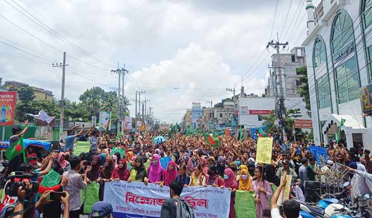 নোবিপ্রবি শিক্ষার্থীদের বিক্ষোভে উত্তাল নোয়াখালী