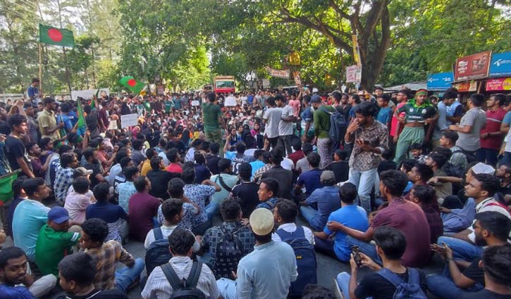 মহাসড়কে পাবিপ্রবি শিক্ষার্থীদের বিক্ষোভ মহাসড়কে পাবিপ্রবি শিক্ষার্থীদের বিক্ষোভ