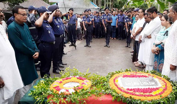 নিজ গ্রামে সমাহিত খুলনায় নিহত পুলিশ সদস্য সুমন ঘরামী