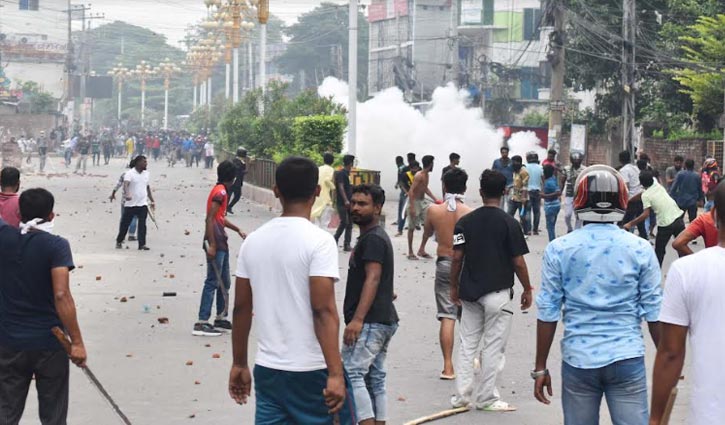 রাজশাহীতে আ.লীগ-আন্দোলনকারী সংঘর্ষ, আহত ৫০, গুলিবিদ্ধ ৩০