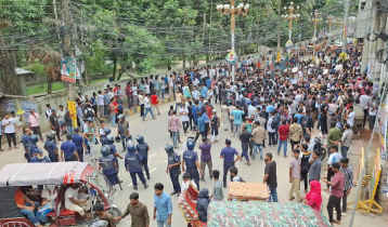 কোটা বাতিলের দাবিতে টাঙ্গাইলে সড়ক অবরোধ 