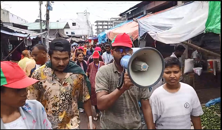 সাতক্ষীরায় দ্রব্যমূল্য নিয়ন্ত্রণে শিক্ষার্থীদের বাজার তদারকি