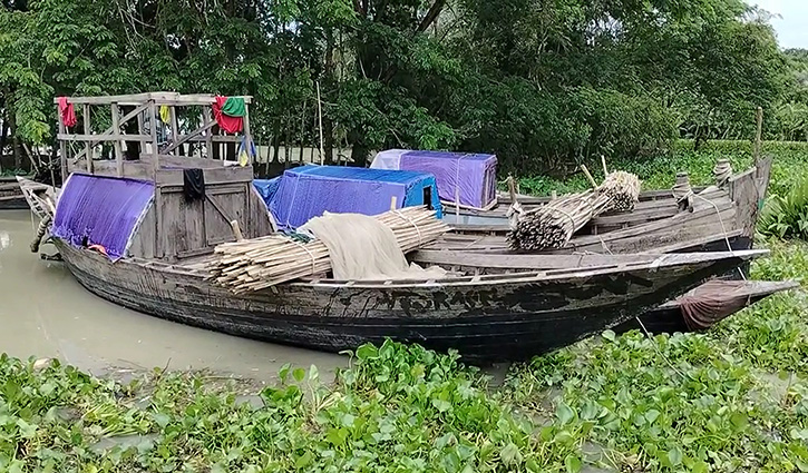 সাগর উত্তাল, উপকূলে ঝরছে বৃষ্টি