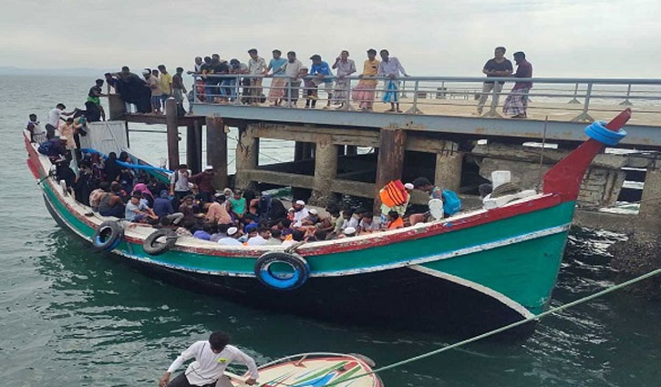 সেন্টমার্টিন থেকে আসা ২ ট্রলারে মিয়ানমার থেকে গুলি