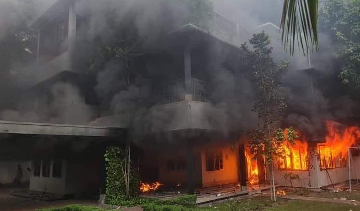 ধানমন্ডির ৩২ নম্বরে বঙ্গবন্ধু ভবনে আগুন