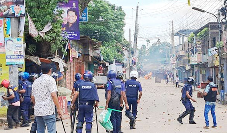 কিশোরগঞ্জে ত্রিমুখী সংঘর্ষে আহত অর্ধশত