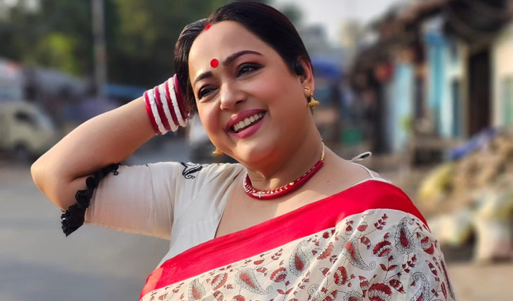ব্যথা গিলতে গিলতে মানুষ অন্যের ব্যথা অনুভব করতে পারে: অপরাজিতা ব্যথা গিলতে গিলতে মানুষ অন্যের ব্যথা অনুভব করতে পারে: অপরাজিতা