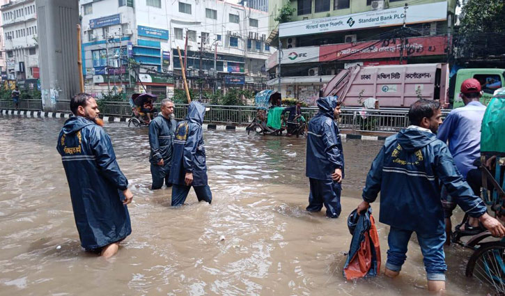 জলাবদ্ধতা নিরসনে কাজ করছে ডিএসসিসির ১০০ টিম  