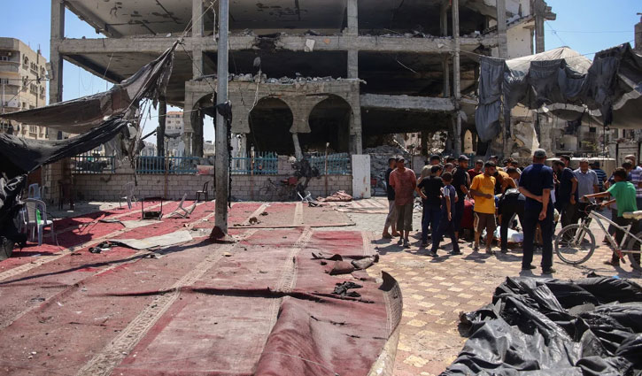 22 killed in Israeli strike on mosque in Gaza City camp 22 killed in Israeli strike on mosque in Gaza City camp