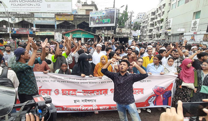 Students bring out mass procession at the Science Lab intersection