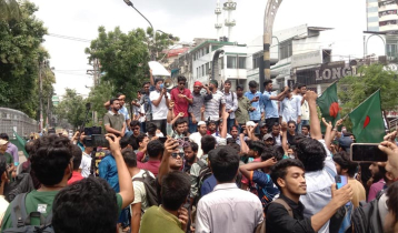 Students block Dhaka`s Science Lab intersection