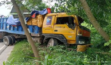 2 helpers killed as truck hits standing one in Rajbari