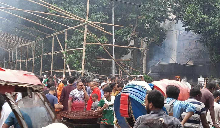 Bangabandhu Bhaban at Dhanmondi 32 set ablaze