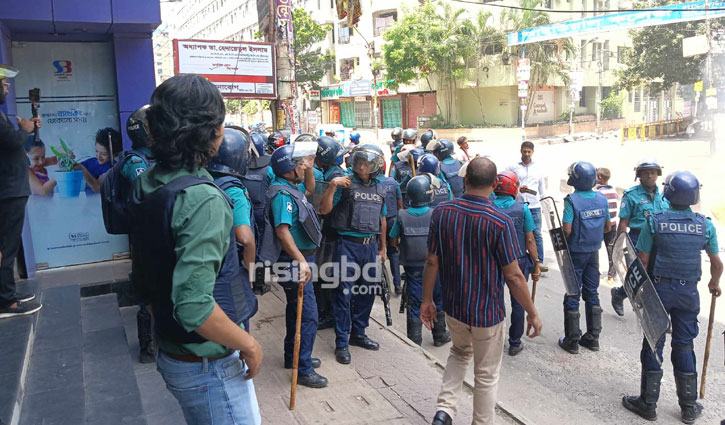 সায়েন্সল্যাবে দুইপক্ষের পাল্টাপাল্টি ধাওয়া