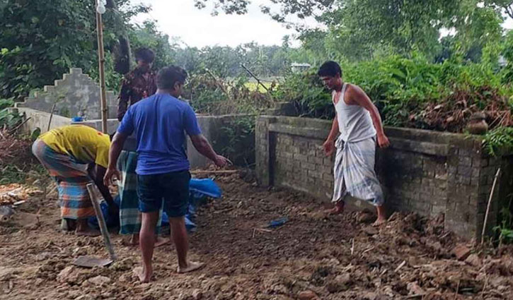 ৯ দিন পর কবর থেকে তোলা হলো পুলিশ কর্মকর্তার লাশ