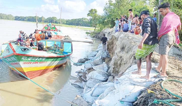 ঘিওরে নদী ভাঙনে ঘরহারা ৫০ পরিবার