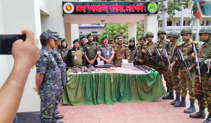 নোয়াখালীর দুই থানা থেকে লুট হওয়া অস্ত্র-গোলাবারুদ উদ্ধার