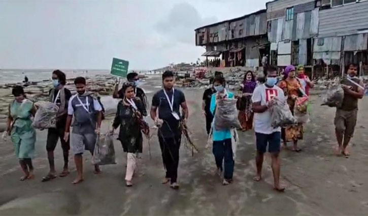 কুয়াকাটা সমুদ্র সৈকত পরিচ্ছন্নতা অভিযানে ‘বৃহন্নলা’