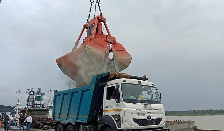 পায়রা বন্দরের অপারেশনাল কার্যক্রম সচল