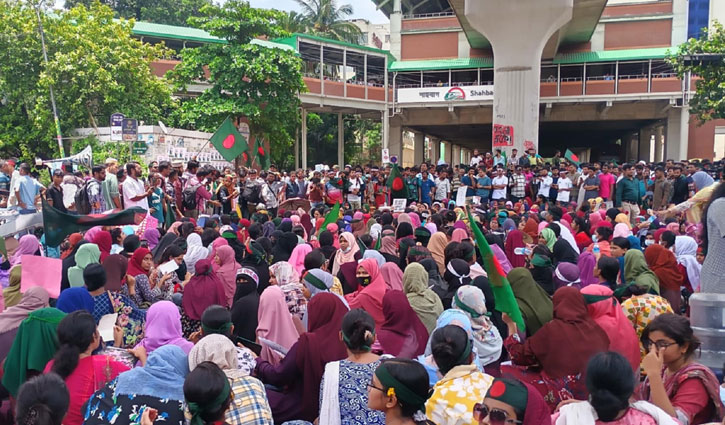 আদেশ প্রত্যাখ্যান করে আন্দোলন চালিয়ে যাওয়ার ঘোষণা শিক্ষার্থীদের আদেশ প্রত্যাখ্যান করে আন্দোলন চালিয়ে যাওয়ার ঘোষণা শিক্ষার্থীদের