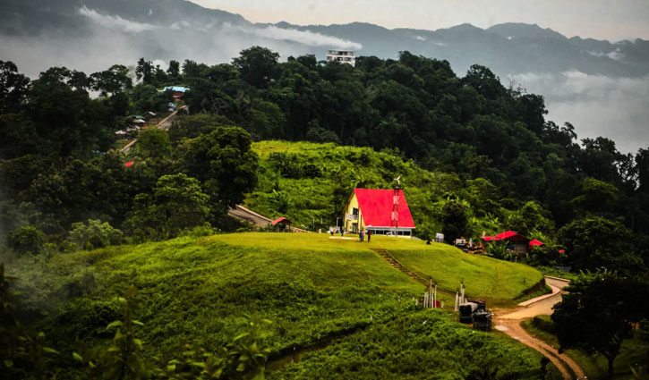 সাজেকে আটকে পড়া পর্যটকরা ফিরেছেন