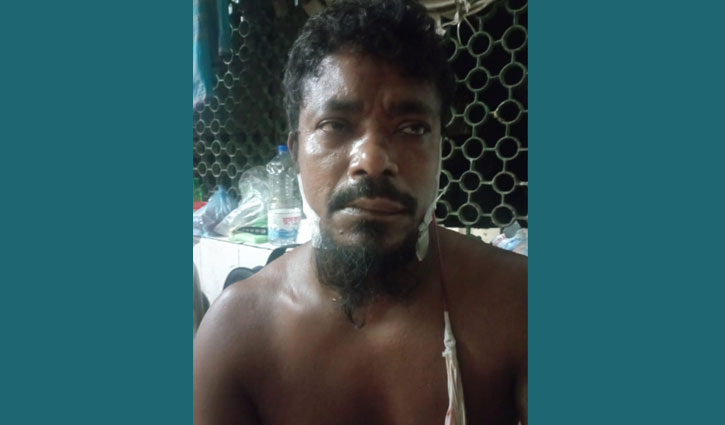 মসজিদে ঢুকে নামাজরত মুয়াজ্জিনকে কুপিয়ে জখম