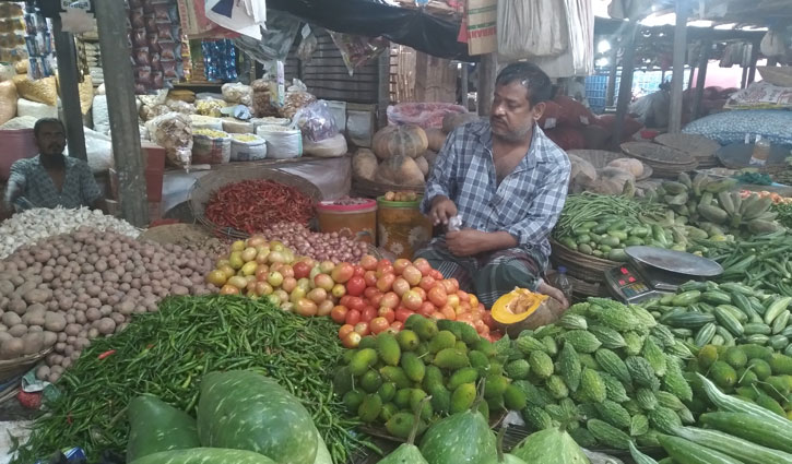 টানা বৃষ্টিতে হিলিতে সবজির দাম দ্বিগুণ