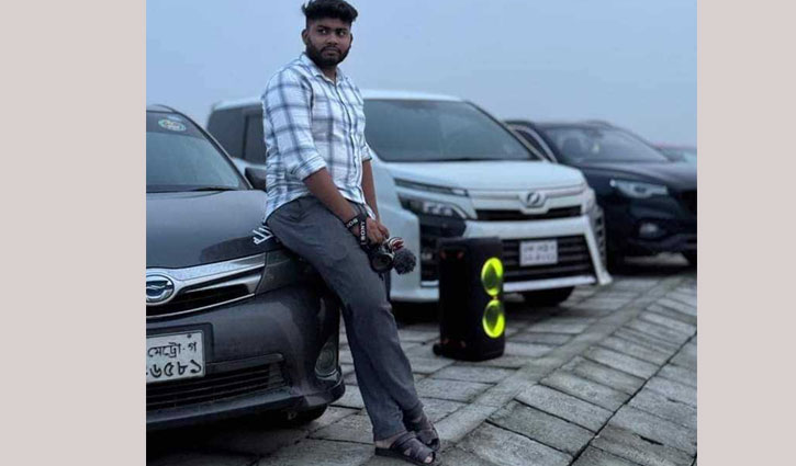 ছাদ খোলা গাড়িতে ভিডিও, সেতুর বারের আঘাতে যুবকের মৃত্যু