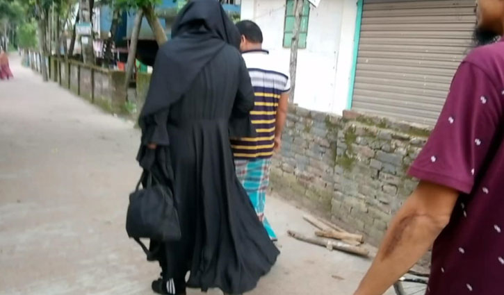 বাউফলে বোরকা পরিহিত পুরুষের ঘোরাফেরা নিয়ে রহস্য বাউফলে বোরকা পরিহিত পুরুষের ঘোরাফেরা নিয়ে রহস্য