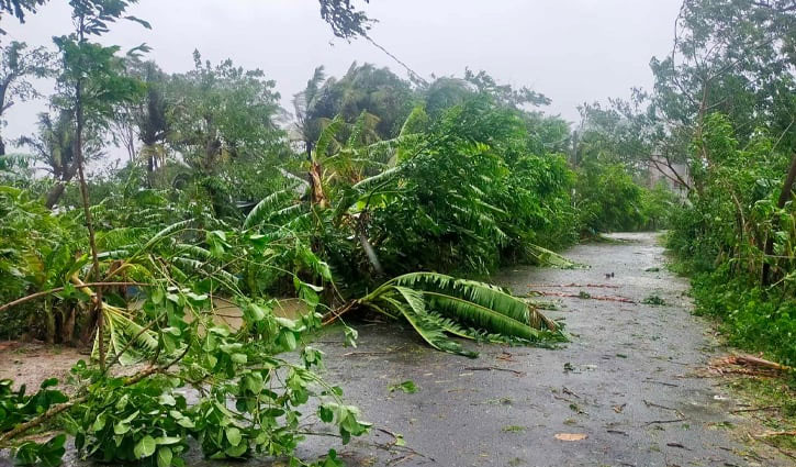 ঘূর্ণিঝড় রেমালে ক্ষতি ৭ হাজার কোটি টাকা 