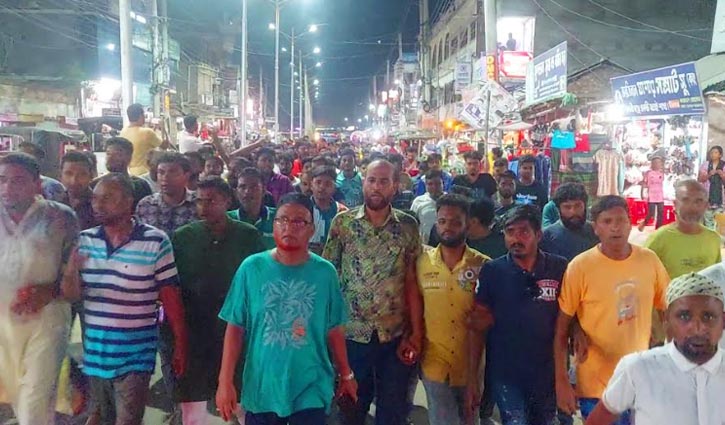 সাইদুলকে আটকের খবরে কালীগঞ্জে আনন্দ মিছিল সাইদুলকে আটকের খবরে কালীগঞ্জে আনন্দ মিছিল