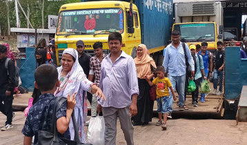 ফেরিতে যাত্রী‌-যানবাহনের চাপ থাকলেও নেই ভোগান্তি