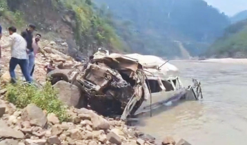 10 dead after vehicle falls into gorge in India