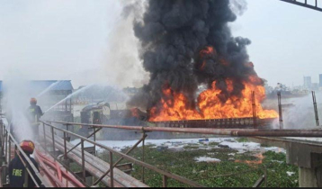 Fire in oil-carrying vessel in Buriganga, 3 workers missing