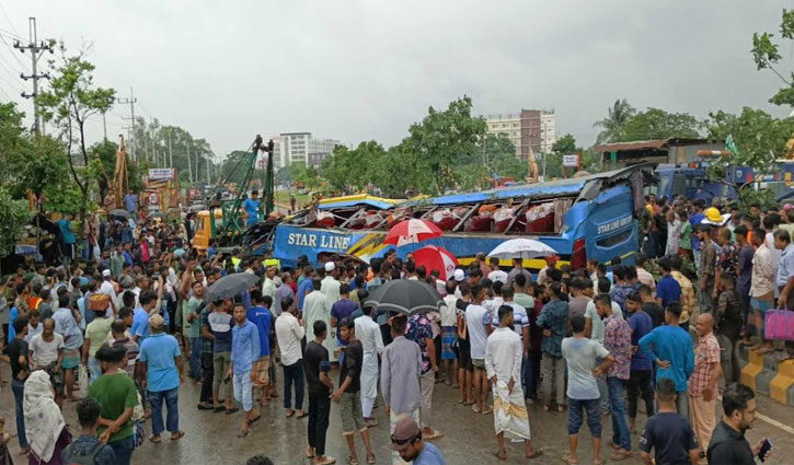 1 killed, 12 injured as bus overturns in Sitakunda