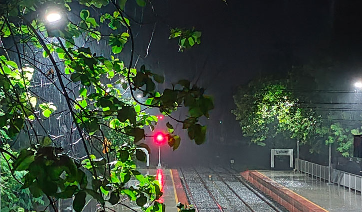 চুয়াডাঙ্গায় ভ্যাপসা গরমের পর স্বস্তির বৃষ্টি