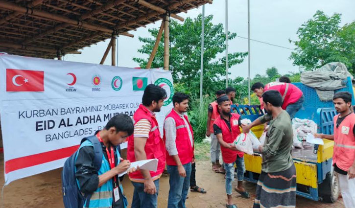 রোহিঙ্গা ক্যাম্পসহ সারাদেশে কোরবানির মাংস বিতরণ করেছে রেড ক্রিসেন্ট সোসাইটি