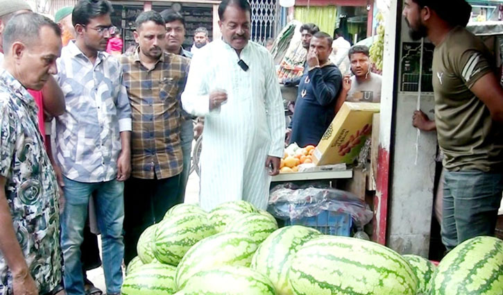 পিরোজপুরে কেজি দরে তরমুজ বিক্রি করতে দেবে না ব্যবসায়ী সমিতি