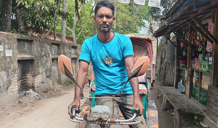 রমজানে হাফ ভাড়ায় বিকশায় যাত্রী বহন করেন ইউসুফ