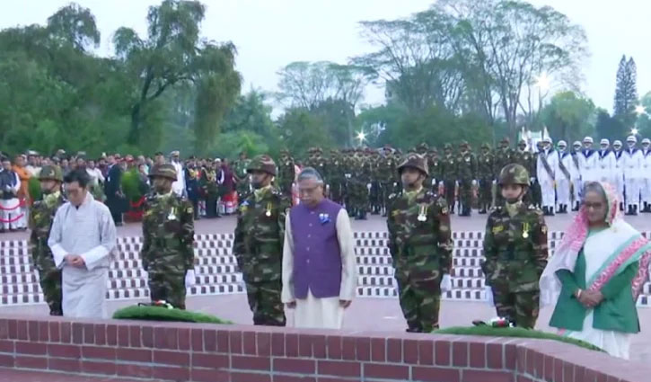 স্বাধীনতা দিবসে স্মৃতিসৌধে রাষ্ট্রপতি ও প্রধানমন্ত্রীর শ্রদ্ধা