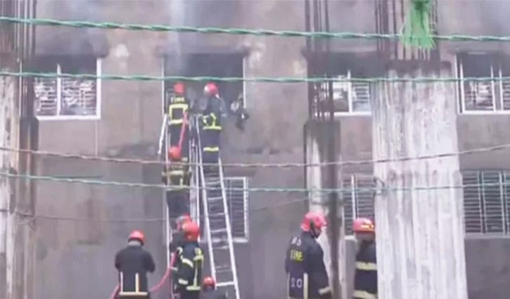 ডেমরায় গুদামে লাগা আগুন সাড়ে ৮ ঘণ্টা পর নিয়ন্ত্রণে