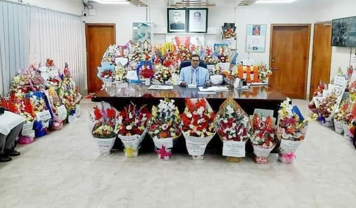 ফেসবুকে ভাইরাল ববি উপাচার্যের ছবি