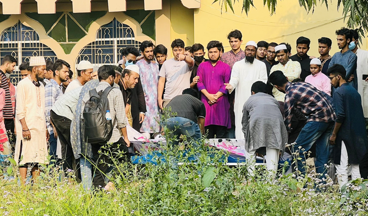 বাবার কবরের পাশে চিরনিদ্রায় শায়িত অবন্তিকা