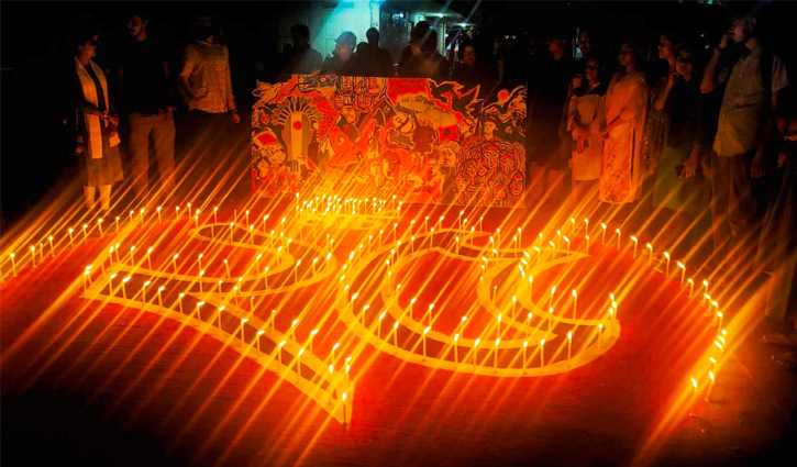 গণহত্যা দিবস স্মরণে জবিতে প্রদীপ প্রজ্জ্বলন