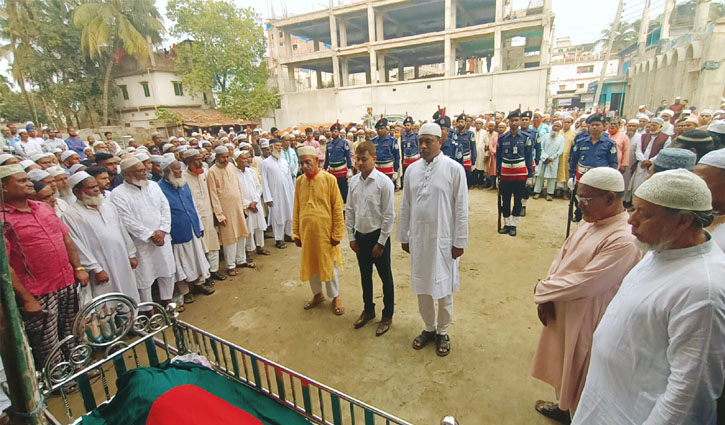 বিশিষ্ট ক্রীড়াবিদ বীর মুক্তিযোদ্ধা হিমুর রাষ্ট্রীয় মর্যাদায় দাফন