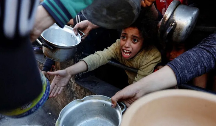 গাজার ত্রাণ কেন্দ্রে ইসরায়েলি হামলা, জাতিসংঘের কর্মীসহ নিহত ৫